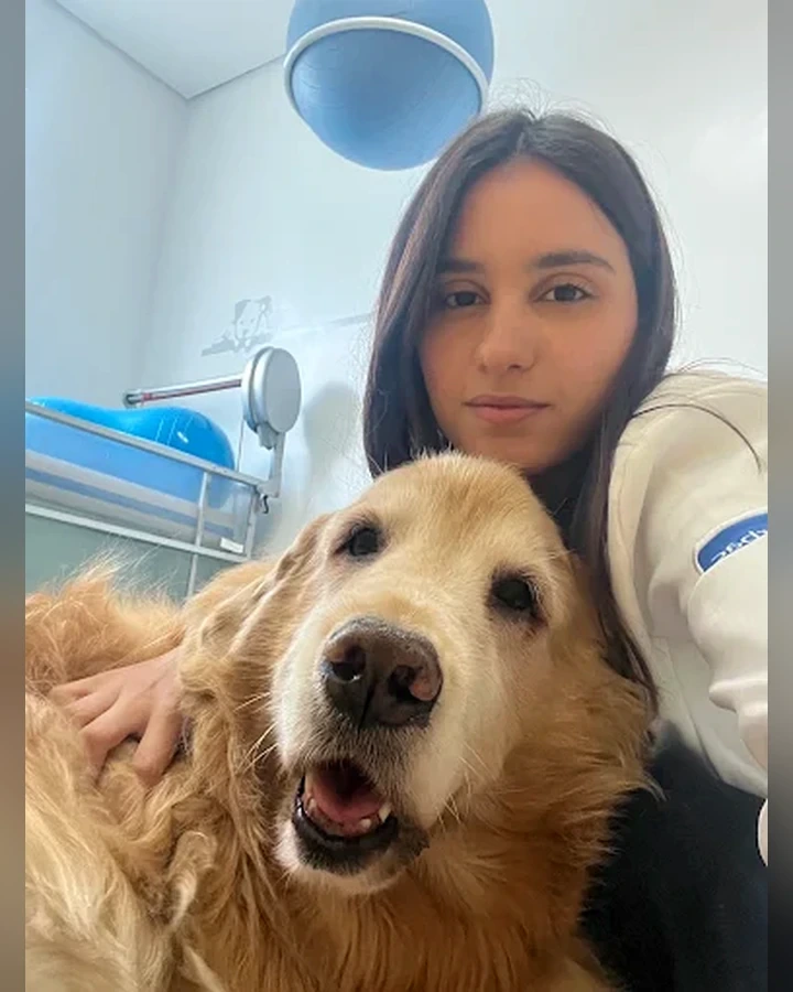 Dra. Mileni com paciente canino