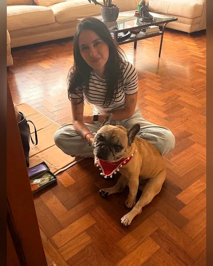 Dra. Mileni orientando exercício com cão
