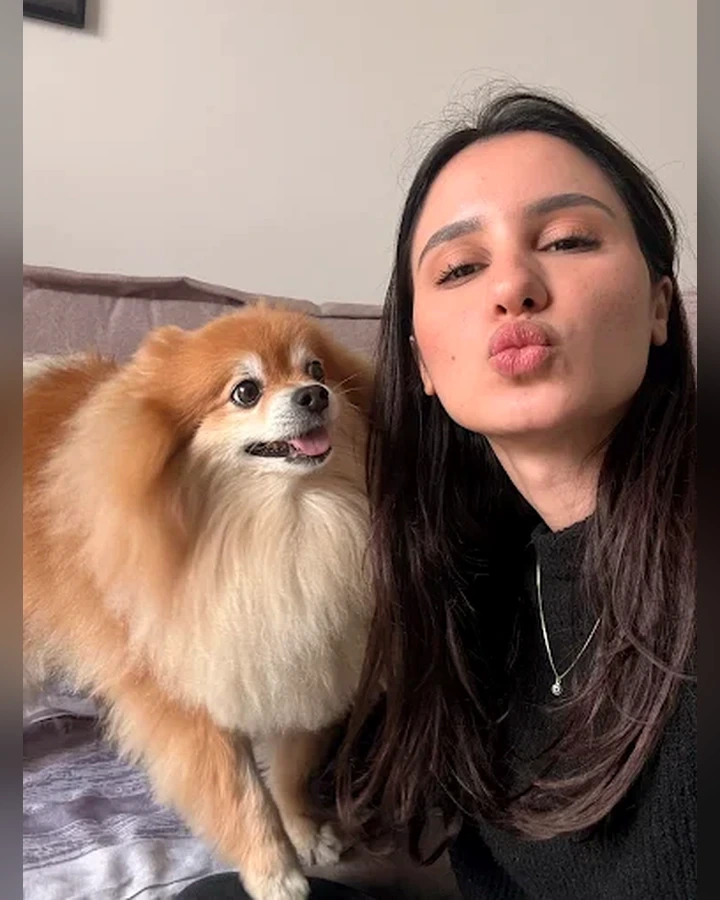 Dra. Mileni com paciente canino