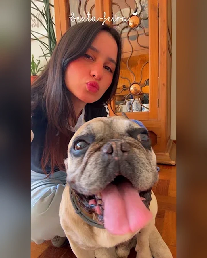 Dra. Mileni com paciente canino