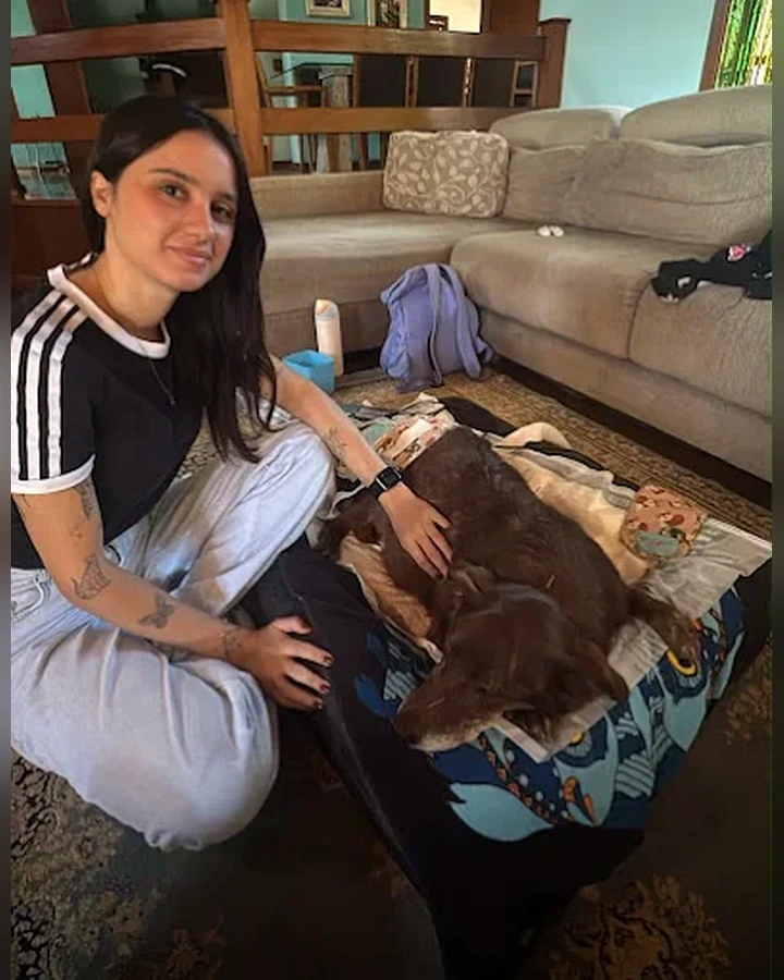 Dra. Mileni durante atendimento domiciliar